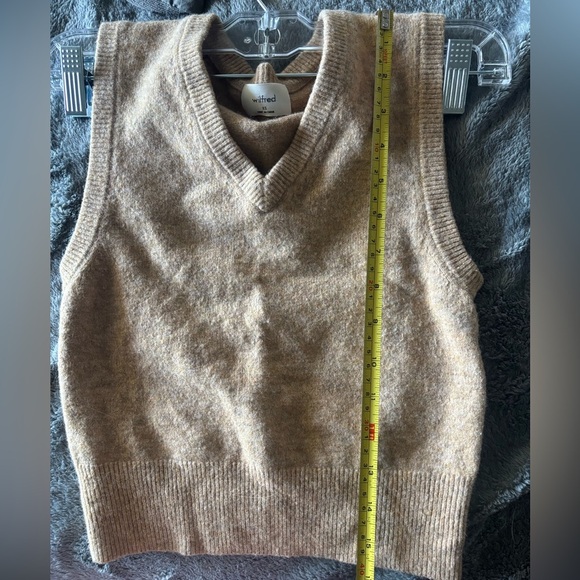 Wilfred Tan V-Neck Sweater - Picture 6 of 6